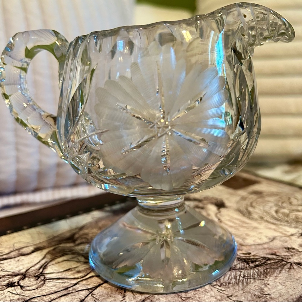 Elegant Clear Crystal Creamer with Pinwheel Design